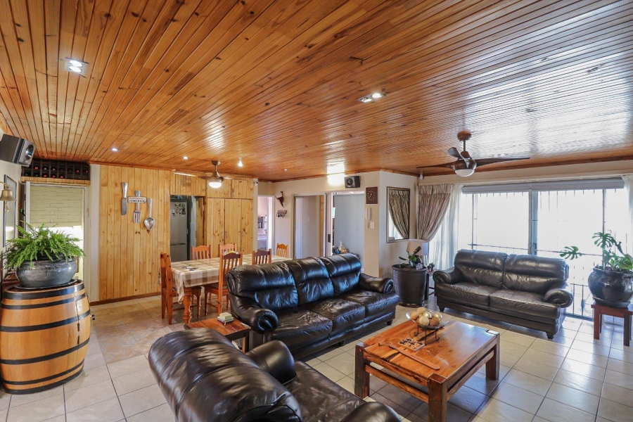 4 Bedroom Property for Sale in De Kelders Western Cape